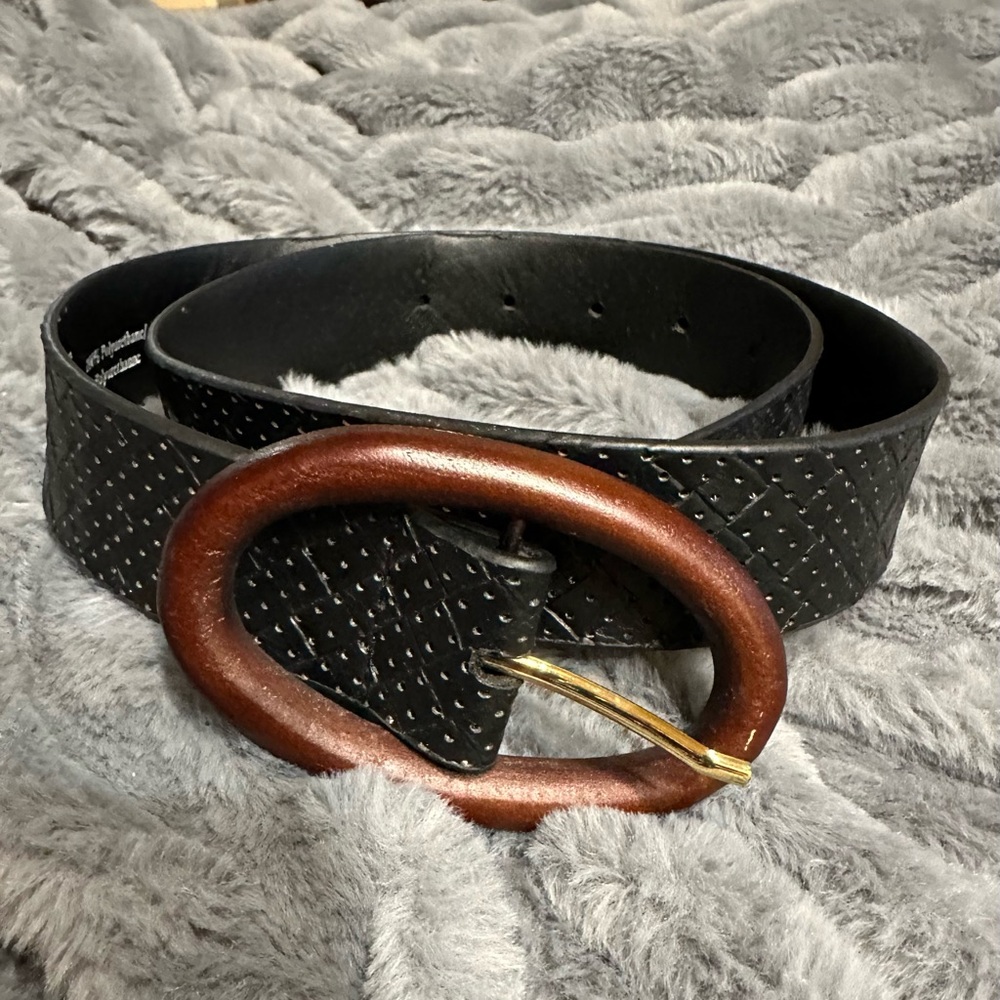 Black Women’s Belt with wooden buckle. 39”.